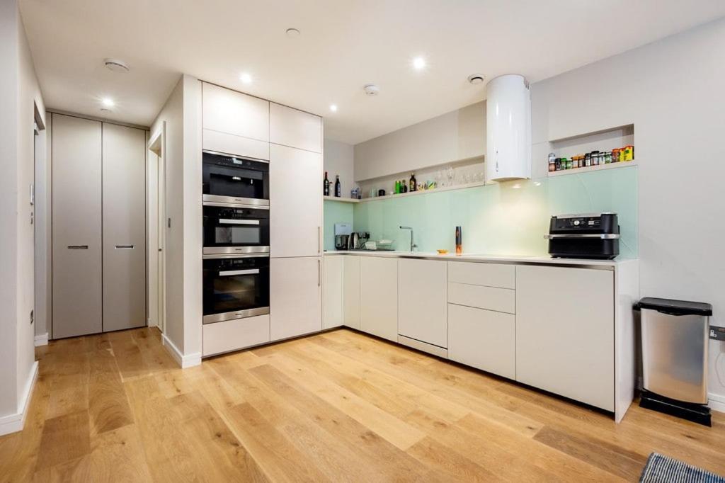 Three Bedroom, Leicester Square Duplex Londyn Zewnętrze zdjęcie